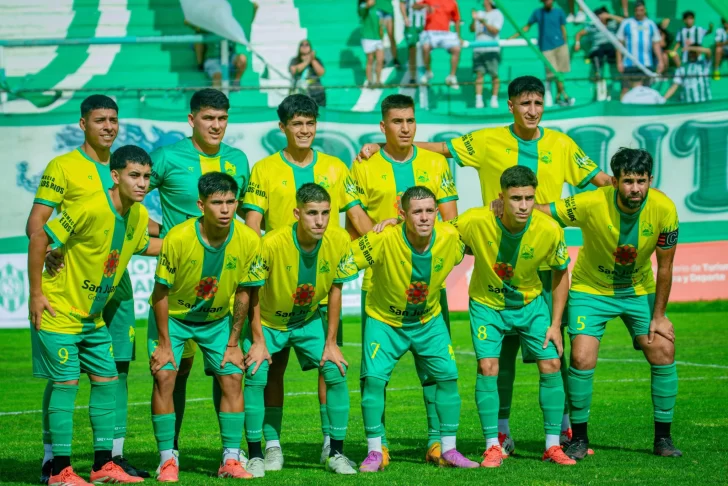 Tras la suspensión por lluvia, Peñaflor venció a Arbol Verde y sacó ventaja en la serie del Regional