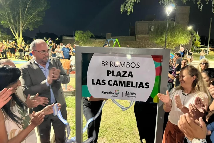 Rivadavia inauguró las obras que transformaron un baldío en una plaza en el barrio Rumbos