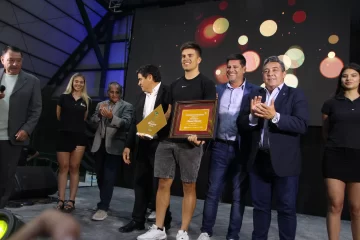 En imágenes, los deportistas y periodistas galardonados en los Premios Moscatel 2025