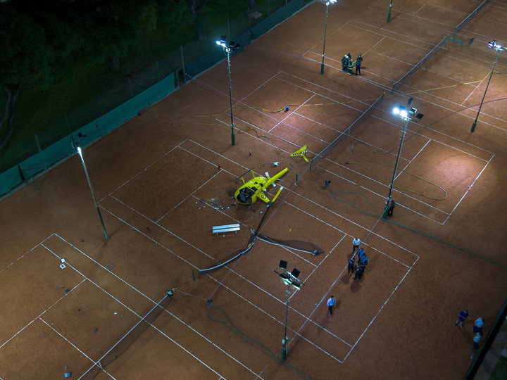 Un helicóptero se desplomó sobre una cancha de tenis en Palermo en medio de un aterrizaje de emergencia