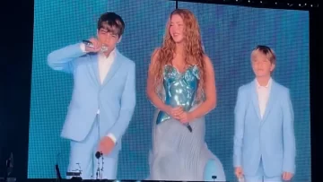 Shakira emocionó al cantar junto a sus hijos en su segundo show en Buenos Aires Shakira emocionó al cantar junto a sus hijos en su segundo show en Buenos Aires
