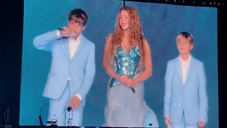 Shakira emocionó al cantar junto a sus hijos en su segundo show en Buenos Aires Shakira emocionó al cantar junto a sus hijos en su segundo show en Buenos Aires