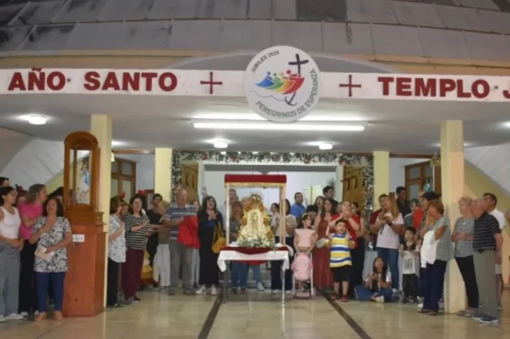 Con una vigilia de jóvenes esperarán la procesión de la madrugada en honor a la Virgen