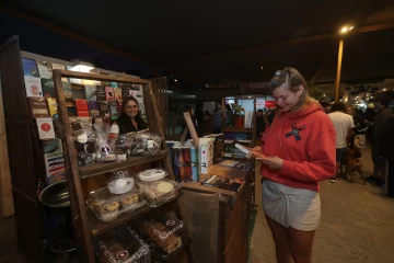 Ferias artesanales convertidas en un paseo infaltable para los sanjuaninos que eligieron el Pacífico para vacacionar Ferias artesanales convertidas en un paseo infaltable para los sanjuaninos que eligieron el Pacífico para vacacionar