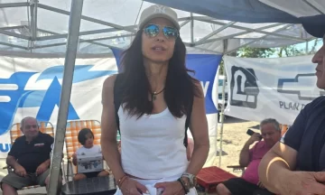 Gabriela Sabatini visitó Pocito y acompañó a un ciclista local en la 41° Vuelta a San Juan Gabriela Sabatini visitó Pocito y acompañó a un ciclista local en la 41° Vuelta a San Juan