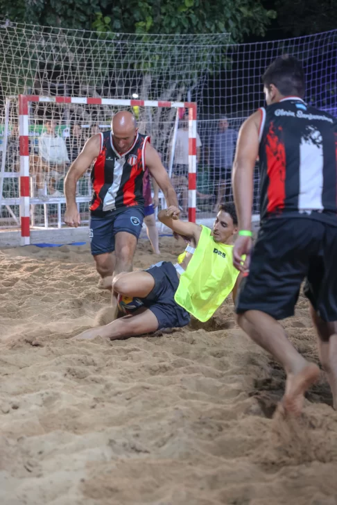 IMG_9051-486x728 futbol playa uvt 4