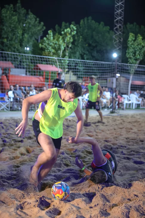 IMG_9075-486x728 futbol playa UVT 3