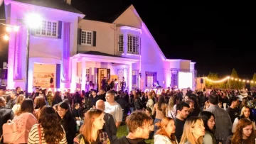 Puertas abiertas en el Teatro del Bicentenario y el Chalet Cantoni: convocan a artistas y gestores a presentar propuestas Puertas abiertas en el Teatro del Bicentenario y el Chalet Cantoni: convocan a artistas y gestores a presentar propuestas