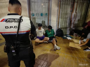 Iban en un auto con música fuerte y terminaron detenidos con más de un kilo de marihuana Iban en un auto con música fuerte y terminaron detenidos con más de un kilo de marihuana