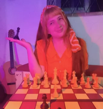 Es maestra de música y gracias a una serie recordó una vieja pasión que la llevó a abrir un club de ajedrez en San Juan, la historia de Cinthia Cantero Nuñez Es maestra de música y gracias a una serie recordó una vieja pasión que la llevó a abrir un club de ajedrez en San Juan, la historia de Cinthia Cantero Nuñez