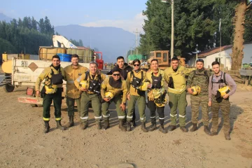 Desde adentro, así es el trabajo de los bomberos sanjuaninos en Chubut: 12 horas de combate, apoyo a los nuevos y un incendio que no da tregua Desde adentro, así es el trabajo de los bomberos sanjuaninos en Chubut: 12 horas de combate, apoyo a los nuevos y un incendio que no da tregua