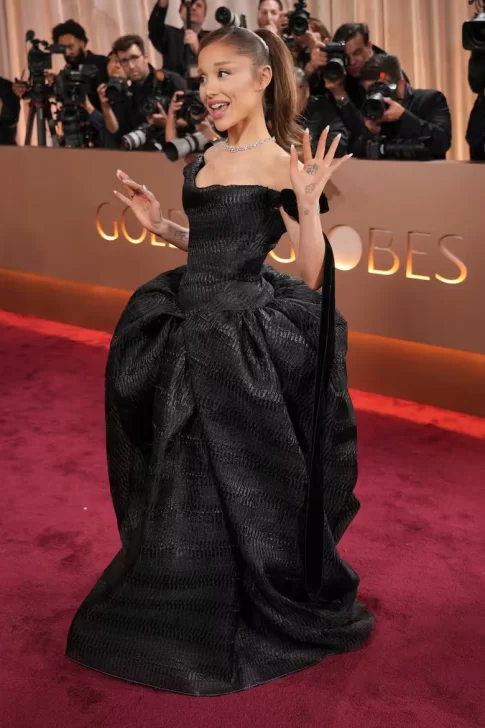 alfombra-roja-golden-globes-2026-1201-11-485x728 alfombra-roja-golden-globes-2026-1201-11-485x728