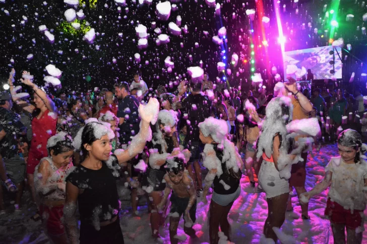 carnaval-uvt-1-728x485 carnaval-uvt-1-728x485