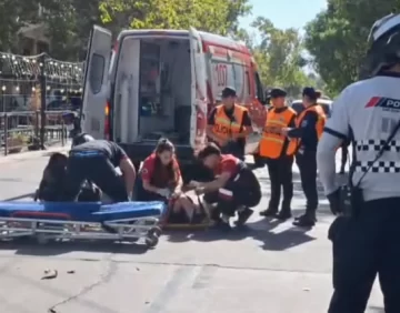Una mujer fue atropellada por un auto mientras cruzaba por mitad de cuadra en pleno microcentro sanjuanino Una mujer fue atropellada por un auto mientras cruzaba por mitad de cuadra en pleno microcentro sanjuanino