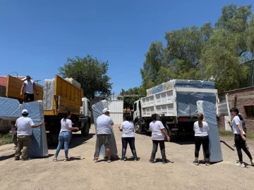 Tras las lluvias, el Gobierno asistió a 150 familias de Ullum y Pocito Tras las lluvias, el Gobierno asistió a 150 familias de Ullum y Pocito
