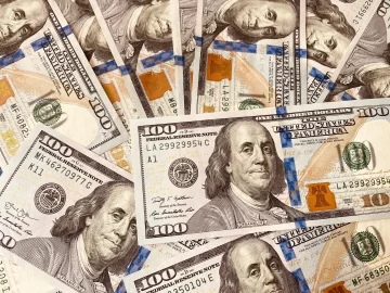 El dólar oficial retrocede, pero la volatilidad de las tasas mantiene en alerta al mercado El dólar oficial retrocede, pero la volatilidad de las tasas mantiene en alerta al mercado