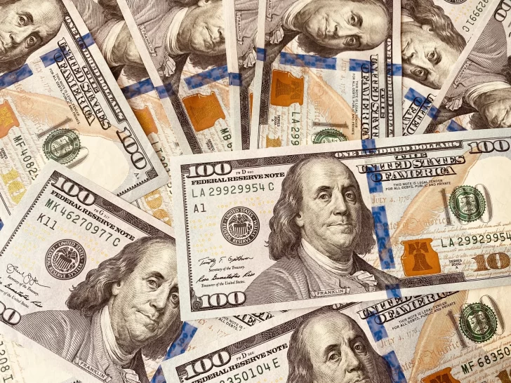 El dólar oficial retrocede, pero la volatilidad de las tasas mantiene en alerta al mercado El dólar oficial retrocede, pero la volatilidad de las tasas mantiene en alerta al mercado