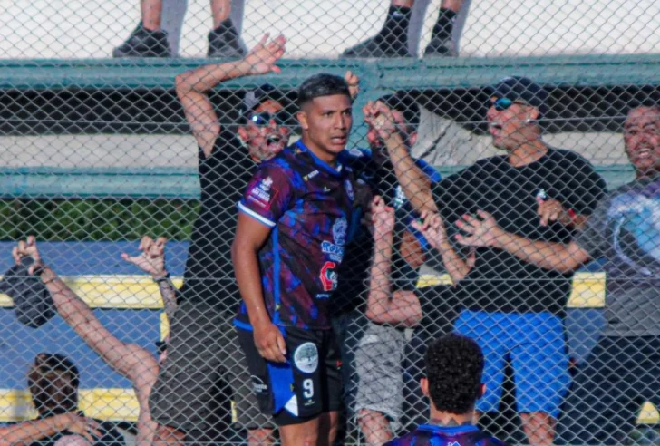 Luchi Riveros, el goleador de Unión que no se achica y sueña con el ascenso: “Contra FADEP vamos a jugar ´a lo Unión´” Luchi Riveros, el goleador de Unión que no se achica y sueña con el ascenso: “Contra FADEP vamos a jugar ´a lo Unión´”