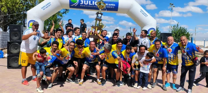 El Luto Molina y esa zurda exquisita que nunca se cansa de las fantasías El Luto Molina y esa zurda exquisita que nunca se cansa de las fantasías