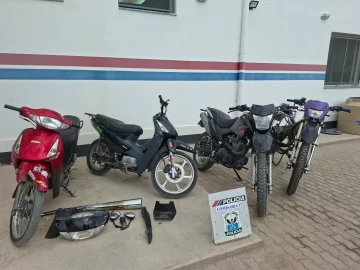 Allanamientos por picadas ilegales terminaron con cuatro motos secuestradas y dos detenidos Allanamientos por picadas ilegales terminaron con cuatro motos secuestradas y dos detenidos