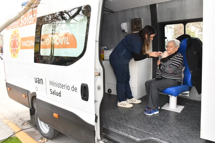 En menos de 6 meses, casi 9.000 personas se inmunizaron contra enfermedades en el vacunatorio móvil solar En menos de 6 meses, casi 9.000 personas se inmunizaron contra enfermedades en el vacunatorio móvil solar