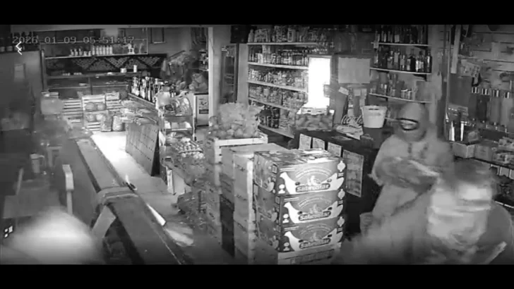 Entraron a un negocio de Pocito y en dos minutos se llevaron mercadería por $6 millones Entraron a un negocio de Pocito y en dos minutos se llevaron mercadería por $6 millones