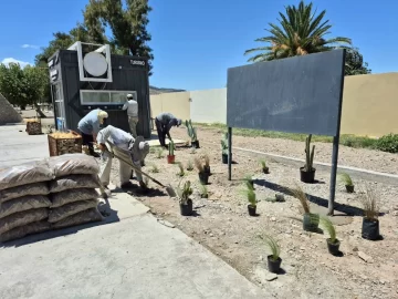 En San Martín ponen cartelería informativa sobre los circuitos de trekking en Pie de Palo para evitar que la gente se pierda En San Martín ponen cartelería informativa sobre los circuitos de trekking en Pie de Palo para evitar que la gente se pierda