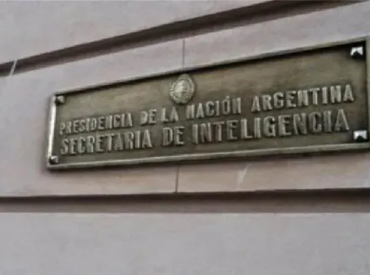 Por DNU la SIDE podrá aprehender personas y reforzar su rol en inteligencia estratégica Por DNU la SIDE podrá aprehender personas y reforzar su rol en inteligencia estratégica