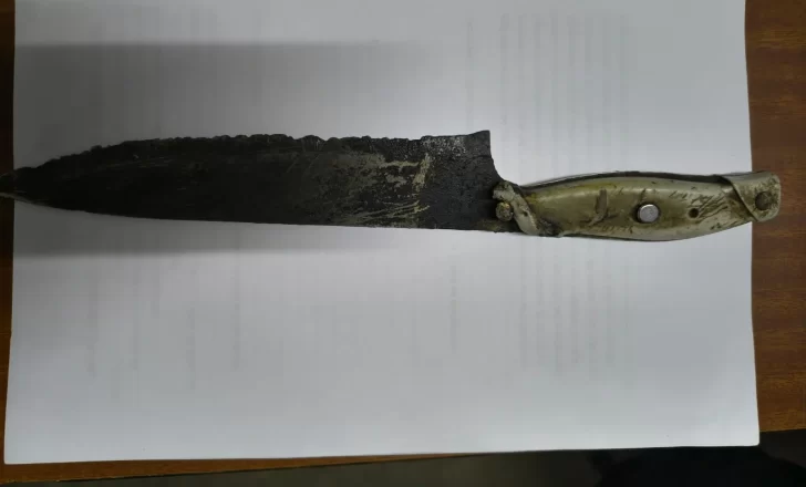 Lo atacó con un cuchillo carnicero para robarle el celular y lo dejó herido en el abdomen Lo atacó con un cuchillo carnicero para robarle el celular y lo dejó herido en el abdomen