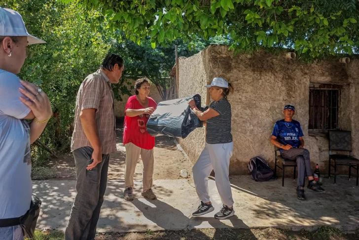 En Pocito asistieron a más de 2.000 familias afectadas por las intensas lluvias En Pocito asistieron a más de 2.000 familias afectadas por las intensas lluvias