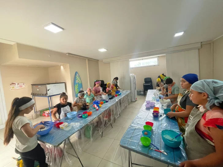 Más de 200 niños y adolescentes aprovechan el verano para aprender de arte, repostería y costura creativa Más de 200 niños y adolescentes aprovechan el verano para aprender de arte, repostería y costura creativa