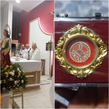 Monseñor Lozano entregó parte de un hueso del Santo Cura Brochero al Centro Evangelizador de Chimbas Monseñor Lozano entregó parte de un hueso del Santo Cura Brochero al Centro Evangelizador de Chimbas