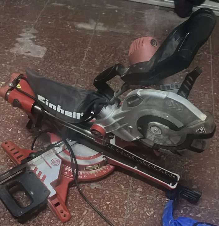 Robaron una sierra ingletadora y cayeron a las pocas cuadras Robaron una sierra ingletadora y cayeron a las pocas cuadras