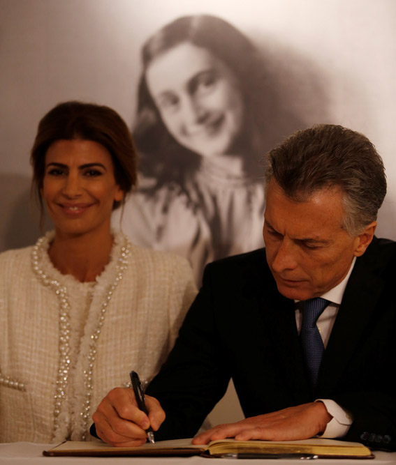Argentina's President Mauricio Macri and his wife Juliana Awada sign the guest book as they sit in front of an image of Anne Frank during a visit to the Anne Frank House in Amsterdam, Netherlands - Argentina's President Mauricio Macri and his wife Juliana Awada sign the guest book as they sit in front of an image of Anne Frank during a visit to the Anne Frank House in Amsterdam, Netherlands, March 27, 2017. REUTERS/Cris Toala Olivares Argentina's President Mauricio Macri and his wife Juliana Awada sign the guest book as they sit in front of an image of Anne Frank during a visit to the Anne Frank House in Amsterdam, Netherlands - Argentina's President Mauricio Macri and his wife Juliana Awada sign the guest book as they sit in front of an image of Anne Frank during a visit to the Anne Frank House in Amsterdam, Netherlands, March 27, 2017. REUTERS/Cris Toala Olivares