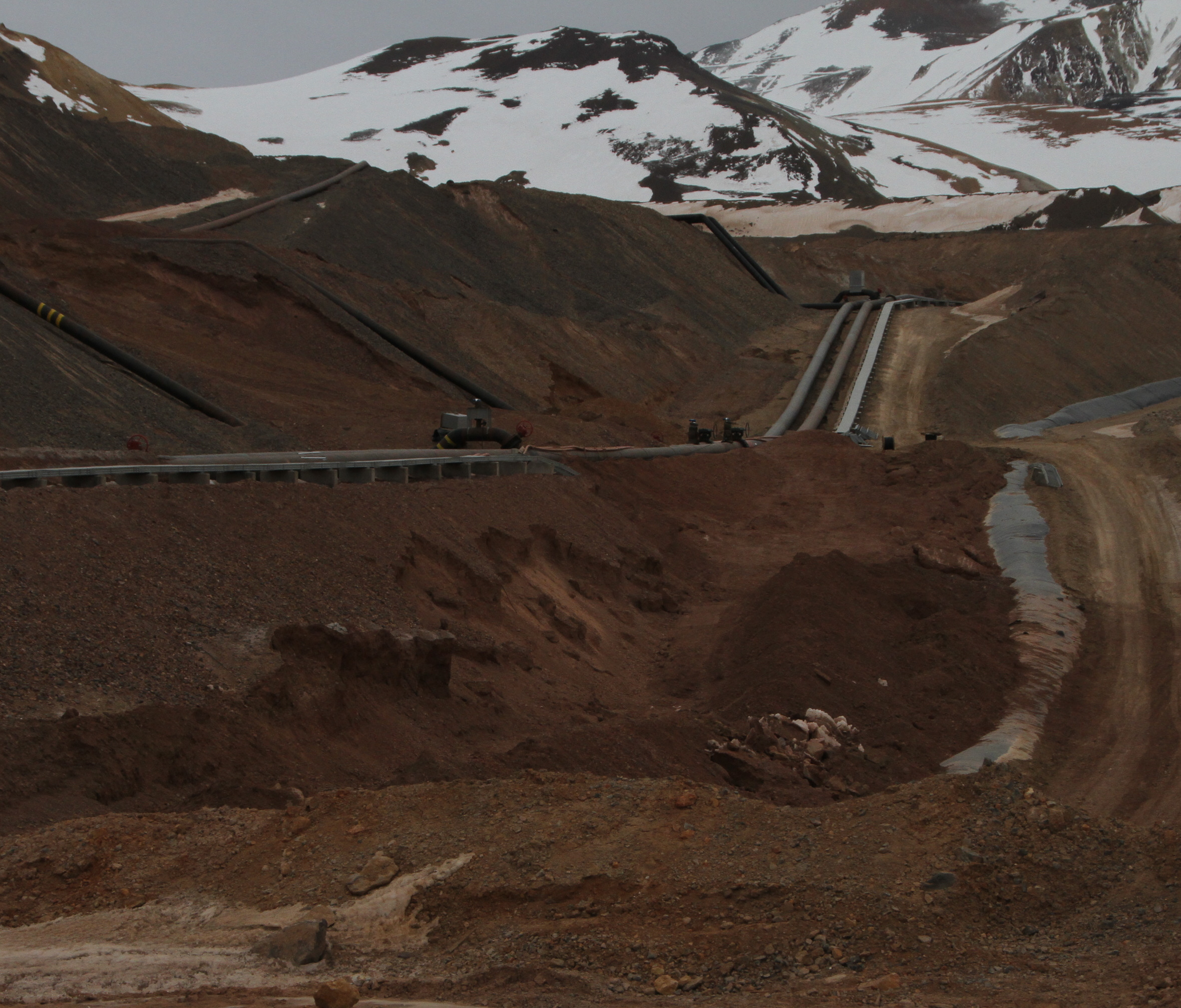 Exigencia. Un requisito para que vuelva la actividad en Veladero es que la empresa construya un nuevo valle de lixiviación que reemplace al existente (foto), con todos sus sistemas y monitoreo nuevos. Exigencia. Un requisito para que vuelva la actividad en Veladero es que la empresa construya un nuevo valle de lixiviación que reemplace al existente (foto), con todos sus sistemas y monitoreo nuevos.