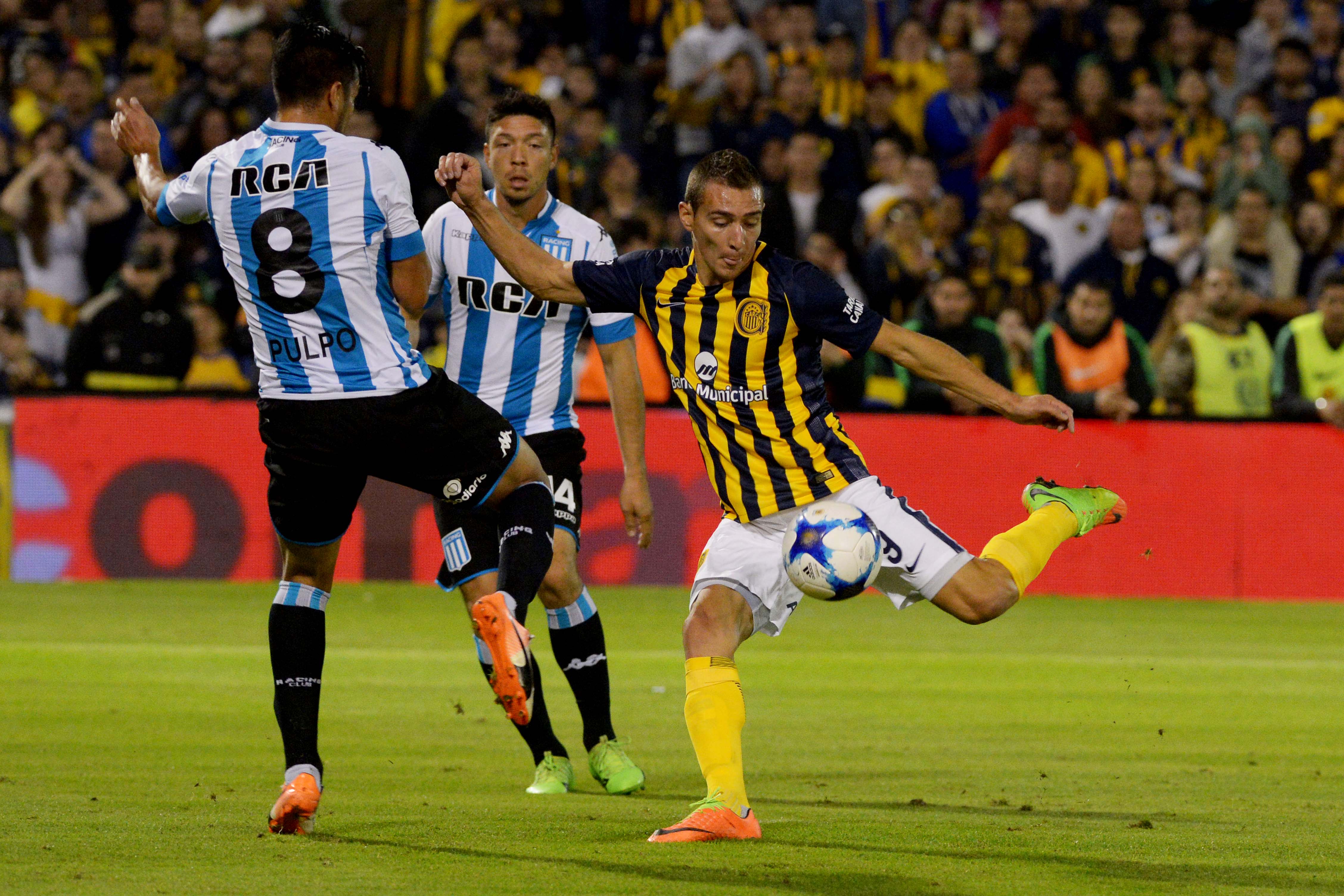 Rosario: Rosario Central supera por 2 a 1 a Racing, en un partido válido por la 25ta fecha del torneo de Primera División.Foto: Sebastián Granata/Télam/CF21/05/2017 Rosario: Rosario Central supera por 2 a 1 a Racing, en un partido válido por la 25ta fecha del torneo de Primera División.Foto: Sebastián Granata/Télam/CF21/05/2017