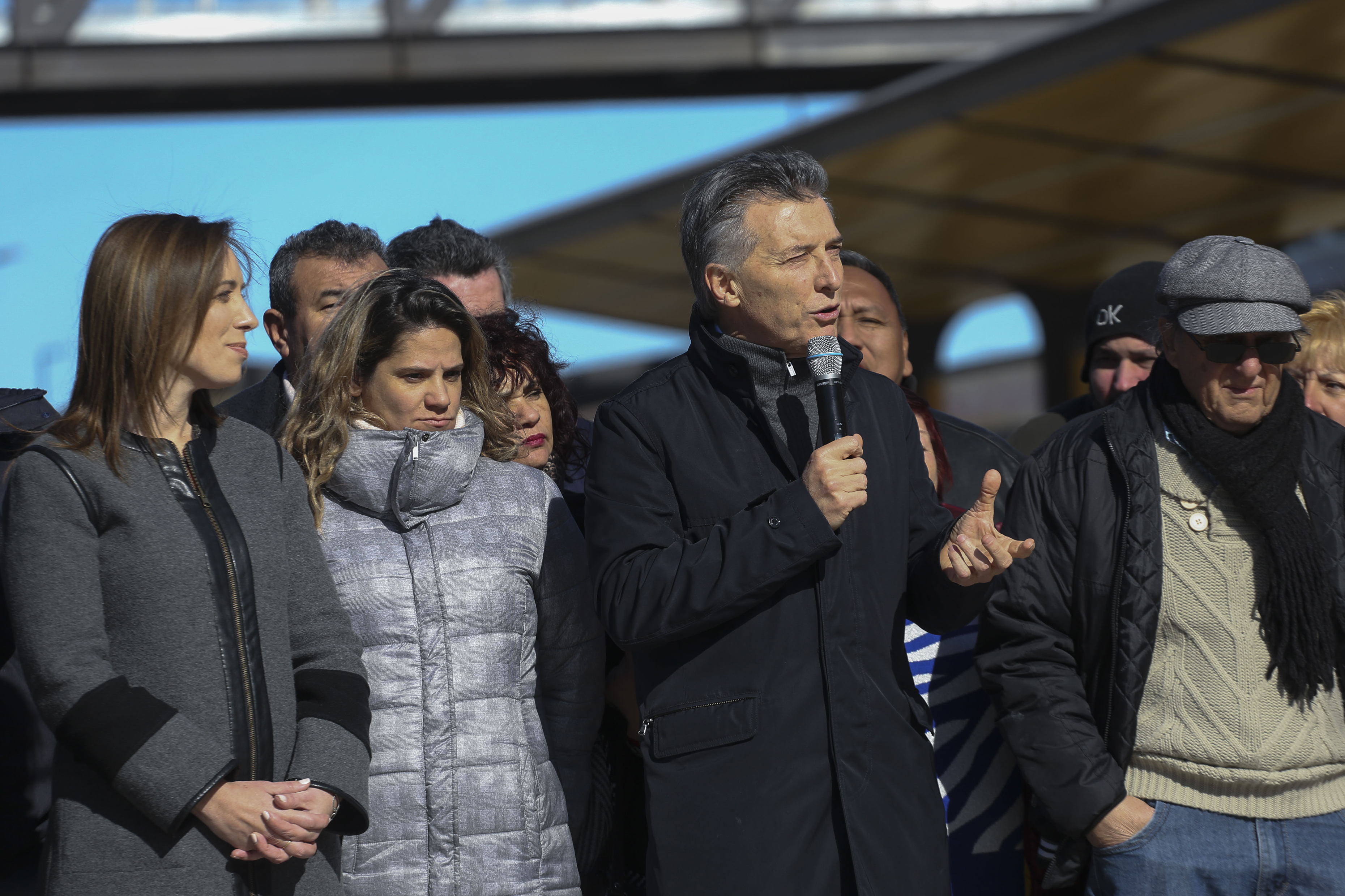 DYN19, GONZALEZ CATAN, BUENOS AIRES, 17/07/2017, EL PRESIDENTE MAURICIO MACRI INAUGUR� HOY EL CENTRO DE TRASBORDO DE GONZ�LEZ CAT�N, EN EL PARTIDO BONAERENSE DE LA MATANZA, DONDE ESTUVO ACOMPA�ADO POR LA GOBERNADORA DE LA PROVINCIA DE BUENOS AIRES, MAR�A EUGENIA VIDAL; EL MINISTRO DE TRANSPORTE DE LA NACI�N, GUILLERMO DIERTICH; LA INTENDENTA LOCAL, VER�NICA MAGARIO; Y ESTEBAN BULLRICH. FOTO:DYN/PRESIDENCIA. DYN19, GONZALEZ CATAN, BUENOS AIRES, 17/07/2017, EL PRESIDENTE MAURICIO MACRI INAUGUR� HOY EL CENTRO DE TRASBORDO DE GONZ�LEZ CAT�N, EN EL PARTIDO BONAERENSE DE LA MATANZA, DONDE ESTUVO ACOMPA�ADO POR LA GOBERNADORA DE LA PROVINCIA DE BUENOS AIRES, MAR�A EUGENIA VIDAL; EL MINISTRO DE TRANSPORTE DE LA NACI�N, GUILLERMO DIERTICH; LA INTENDENTA LOCAL, VER�NICA MAGARIO; Y ESTEBAN BULLRICH. FOTO:DYN/PRESIDENCIA.