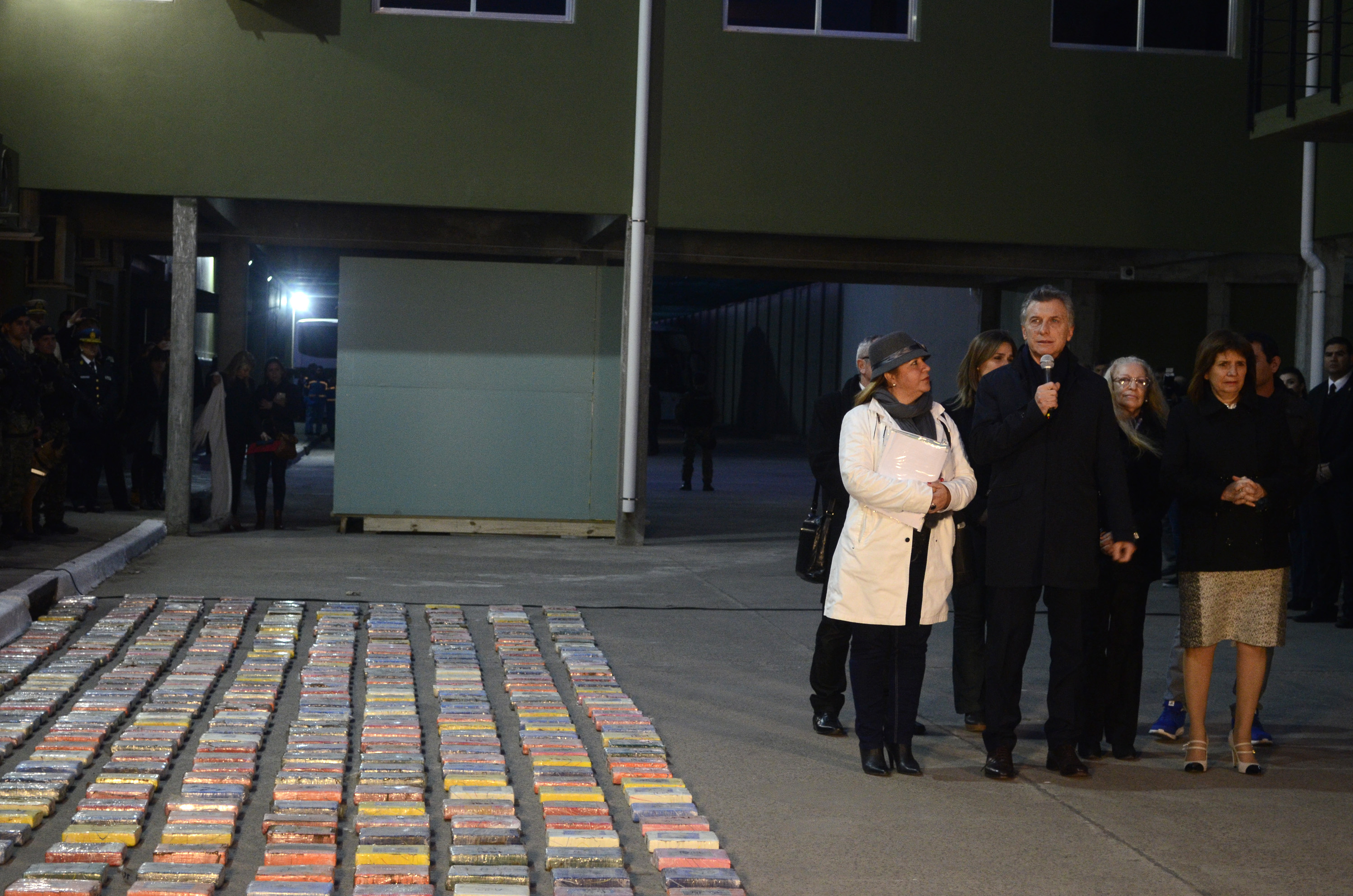 DYN55, BUENOS AIRES 18/07/2017, EL PRESIDENTE MAURICIO MACRI ENCABEZ� HOY, EN EL EDIFICIO CENTINELA, EL OPERATIVO DE INCINERACI�N DE LAS DOS TONELADAS DE DROGA INCAUTADA EN EL OPERATIVO BOBINAS BLANCAS, EL M�S IMPORTANTE DE LOS �LTIMOS 25 A�OS.FOTO:DYN/JAVIER BRUSCO.