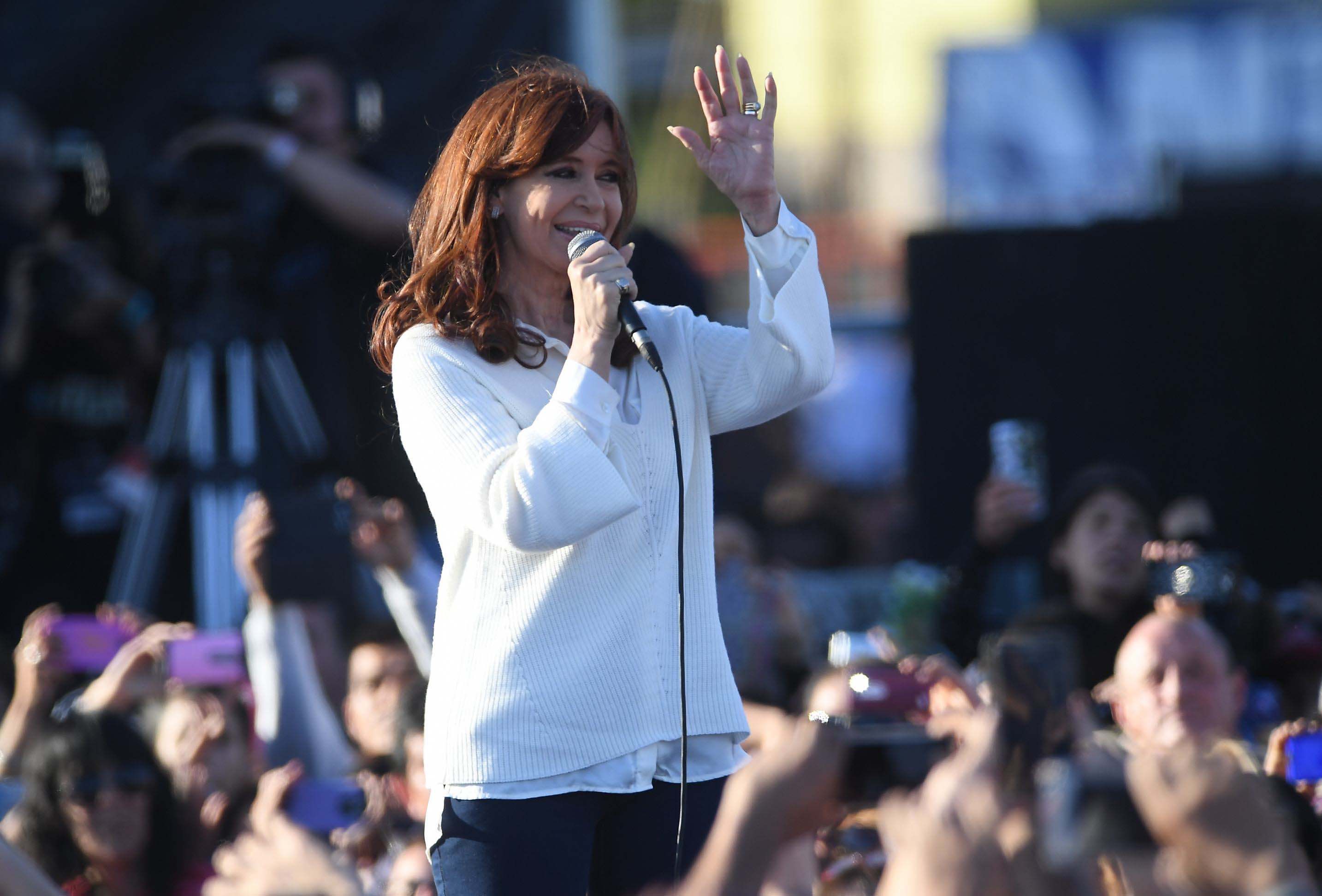 Buenos Aires: La candidata a senadora nacional por Unidad Ciudadana en la provincia de Buenos Aires, Cristina Fernández de Kirchner, encabezó hoy a las 15 un acto en el partido de Florencio Varela, en el relanzamiento de su campaña con miras a las elecciones del 22 de octubre próximo. Telam/Victor Carreira/CF 17/09/2017 Buenos Aires: La candidata a senadora nacional por Unidad Ciudadana en la provincia de Buenos Aires, Cristina Fernández de Kirchner, encabezó hoy a las 15 un acto en el partido de Florencio Varela, en el relanzamiento de su campaña con miras a las elecciones del 22 de octubre próximo. Telam/Victor Carreira/CF 17/09/2017