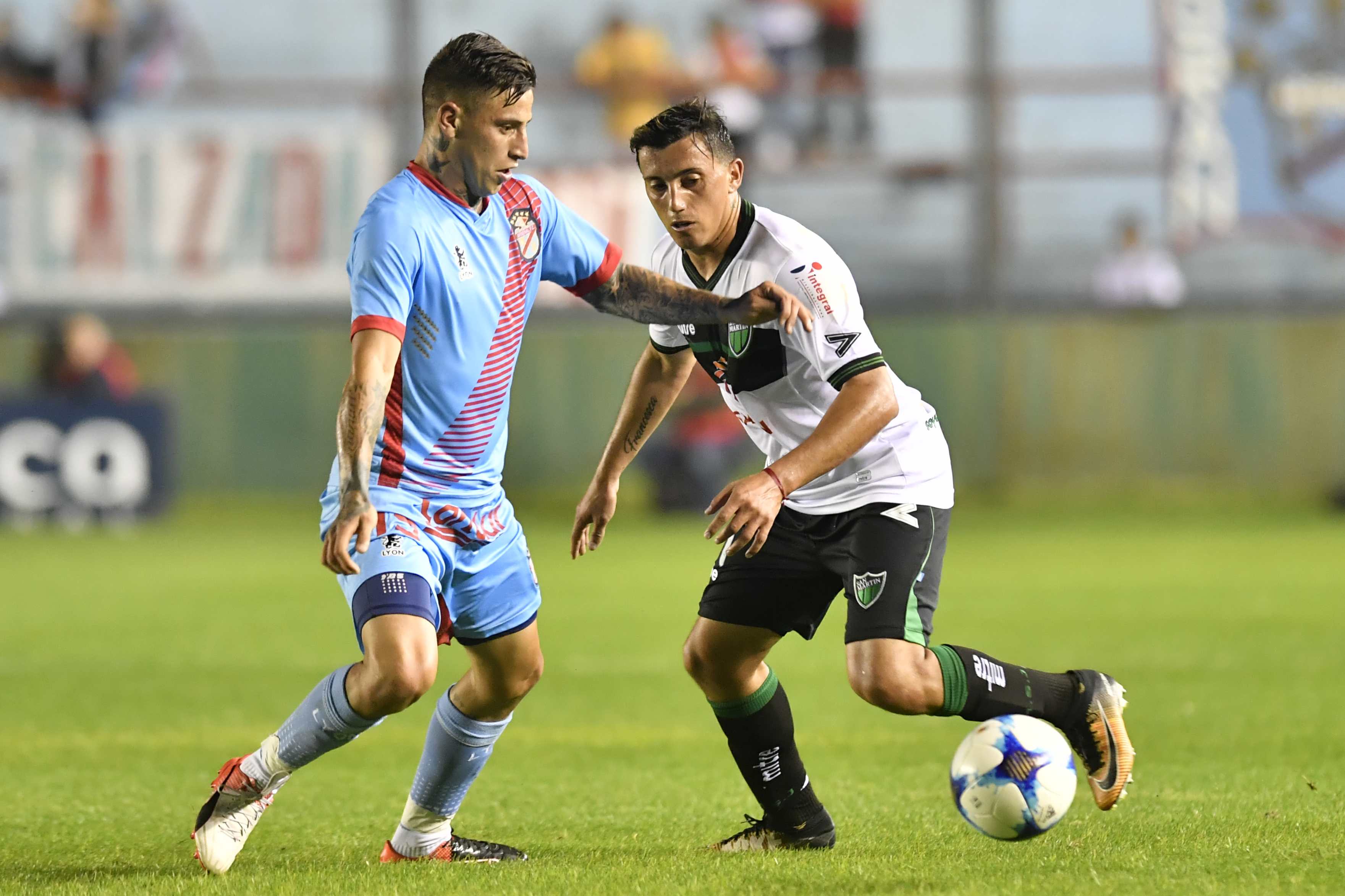 TELAM 16/10/2017 Buenos Aires: Arsenal de Sarandí, que tiene muy complicada su continuidad en la máxima categoría, recibe a San Martín de San Juan, que no puede descuidarse para no pasar sobresaltos con el promedio, en un encuentro correspondiente a la sexta fecha de la Superliga Argentina de fútbol. Foto: Santa Cruz. / CF TELAM 16/10/2017 Buenos Aires: Arsenal de Sarandí, que tiene muy complicada su continuidad en la máxima categoría, recibe a San Martín de San Juan, que no puede descuidarse para no pasar sobresaltos con el promedio, en un encuentro correspondiente a la sexta fecha de la Superliga Argentina de fútbol. Foto: Santa Cruz. / CF