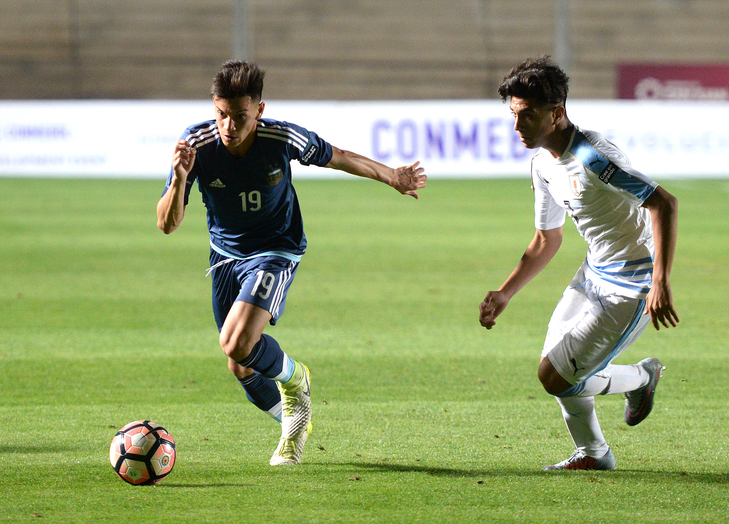 Télam 07/11/2017 San Juan: Argentina emfrenta a Uruguay en cotejo por el campeonato sudamericano Sub 15, que se juega en el estadio Bicentenario de la ciudad cuyana.Foto: Rubén Paratore/jr