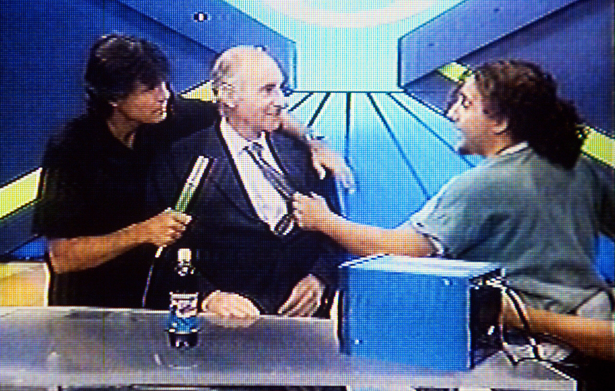 ARGENTINE PRESIDENT DE LA RUA GRABBED DURING A TV SHOW - 0