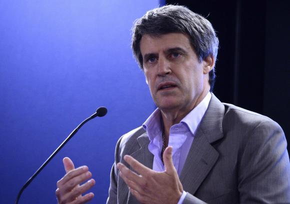 ‘Titánica’. Prat Gay explicó que ‘fuimos avanzando en una tarea titánica, convenciendo de a poco a los bonistas menos beligerantes’. ‘Titánica’. Prat Gay explicó que ‘fuimos avanzando en una tarea titánica, convenciendo de a poco a los bonistas menos beligerantes’.