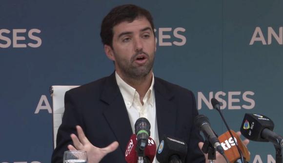 Vía rápida. El titular de la Anses, Emilio Basavilbaso, destacó, por otro lado, que el organismo que encabeza está trabajando ‘para que ninguna jubilación (nueva) tarde más de seis meses‘ en salir, cuando ‘antes tardaban un año‘.